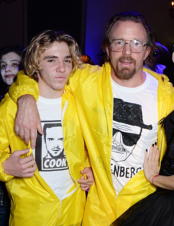 Guy Ritchie a jeho syn Rocco, ktorého mu porodila Madonna, sa obliekli ako hlavní hrdinovia seriálu Breaking Bad